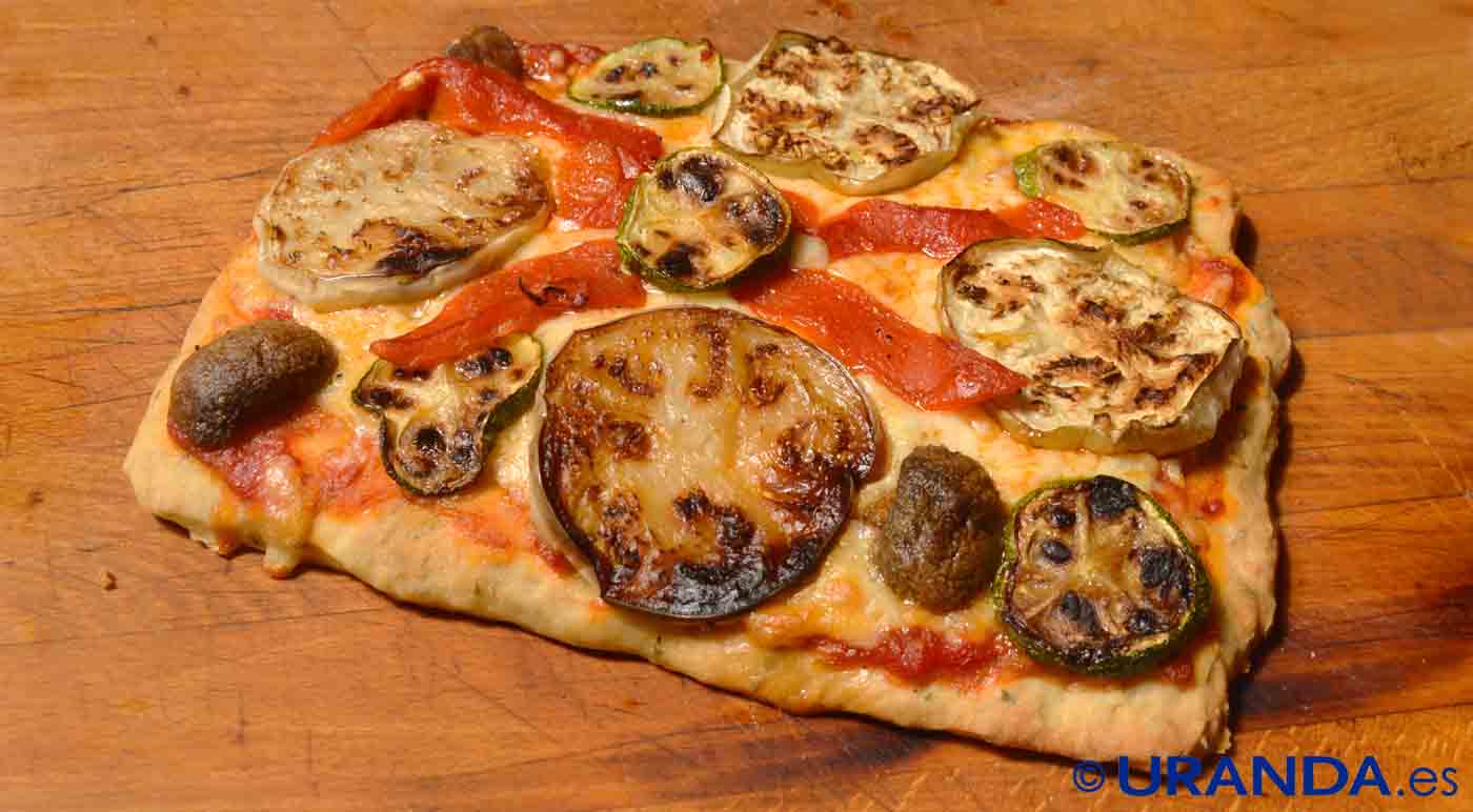 Receta de pizza vegana de verduras - Recetas veganas de verduras y hortalizas asadas (horno o parrilla)